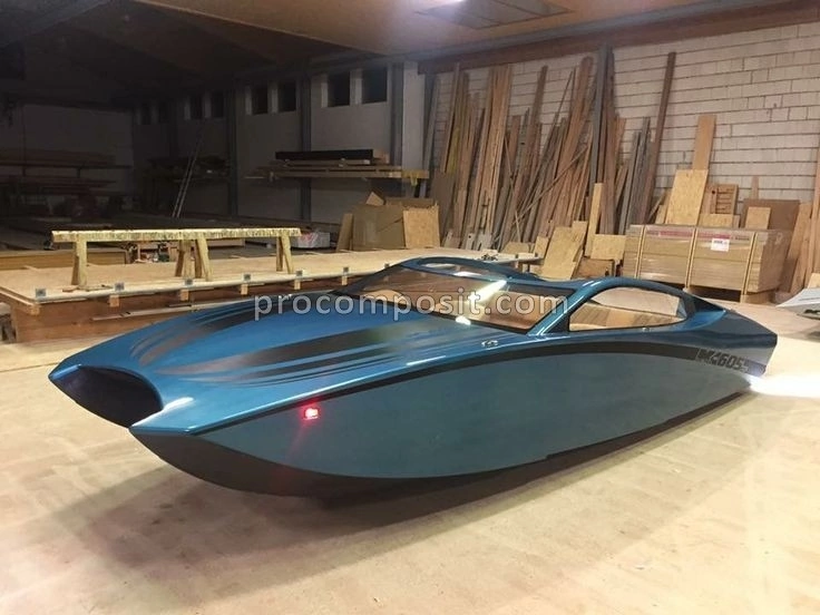 Наше новое достижение! Теперь наша компания изготавливает лодки, катамараны и консоли для лодок из стеклопластика по индивидуальным заказам!
